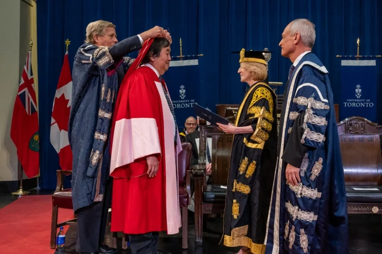 Dr. J. Robert S. Prichard hoods Harold Hongju Koh (photo by Lisa Sakulensky)